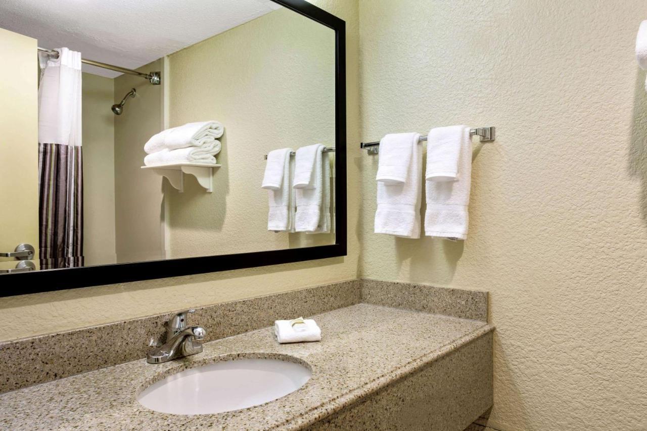 La Quinta By Wyndham Armonk Westchester Cnty Apt Bagian luar foto
